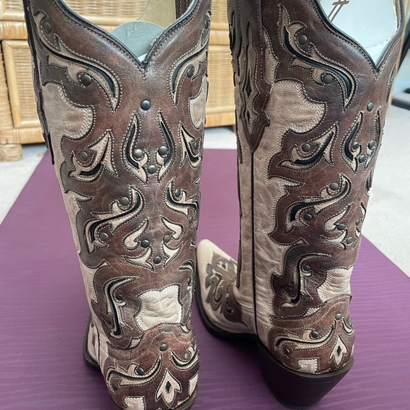 Corral Tobacco and Tan Cowboy Boots with Boot Jack - Picture 4 of 5